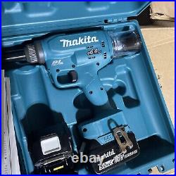 Makita 18V LXT Lithium-Ion Brushless Cordless 1/4in Rivet Tool Kit (5.0Ah)